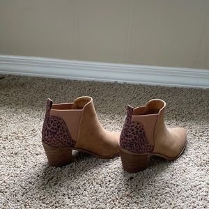 Brown with leopard animal print